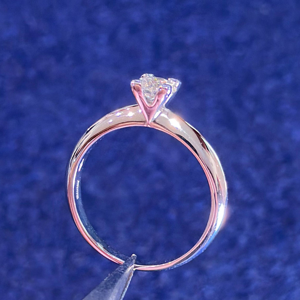 Anello Solitario con Diamante Naturale 0,53 F VVS1 Certificato IGI
