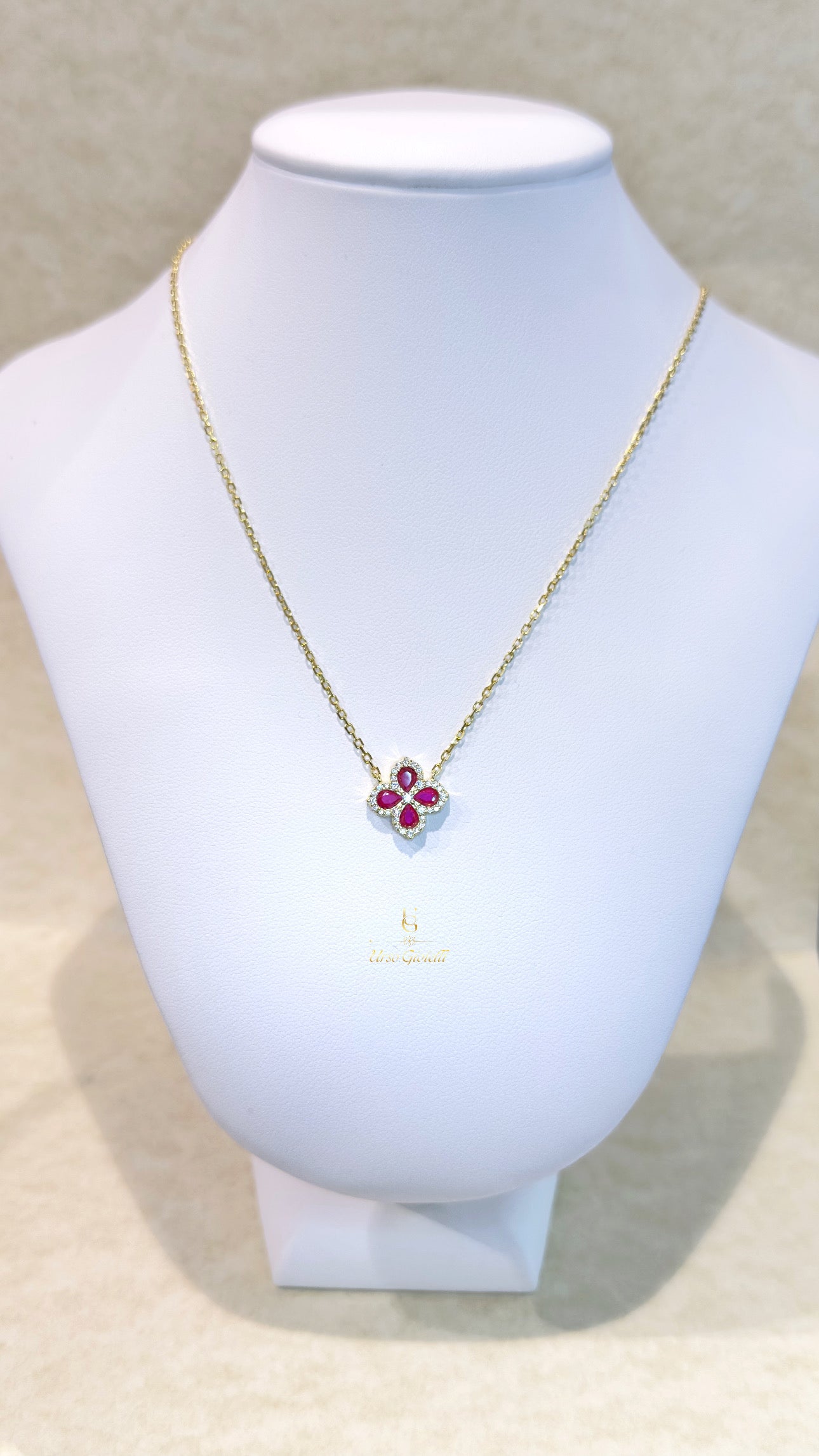 Collana in argento dorato con zirconi bianchi e rossi