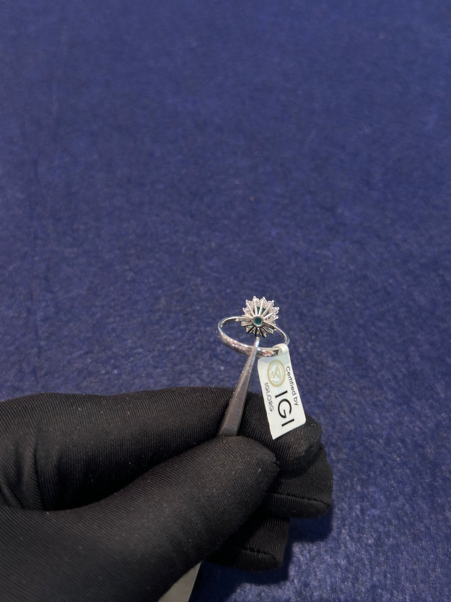 Anello Smeraldo Taglio Smeraldo 1,50ct e brillanti 0,45ct certificato IGI
