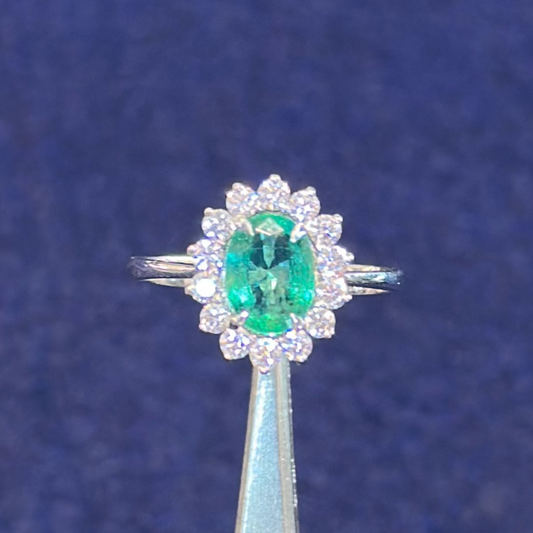 Anello Smeraldo ovale 1,23ct e Diamanti Naturali 0,50ct