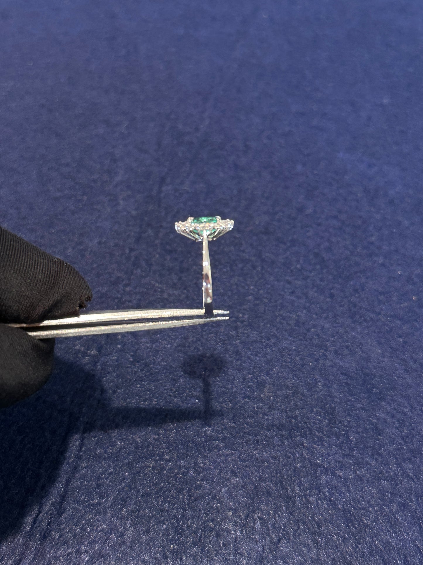 Anello Smeraldo ovale 1,23ct e Brillanti 0,50ct