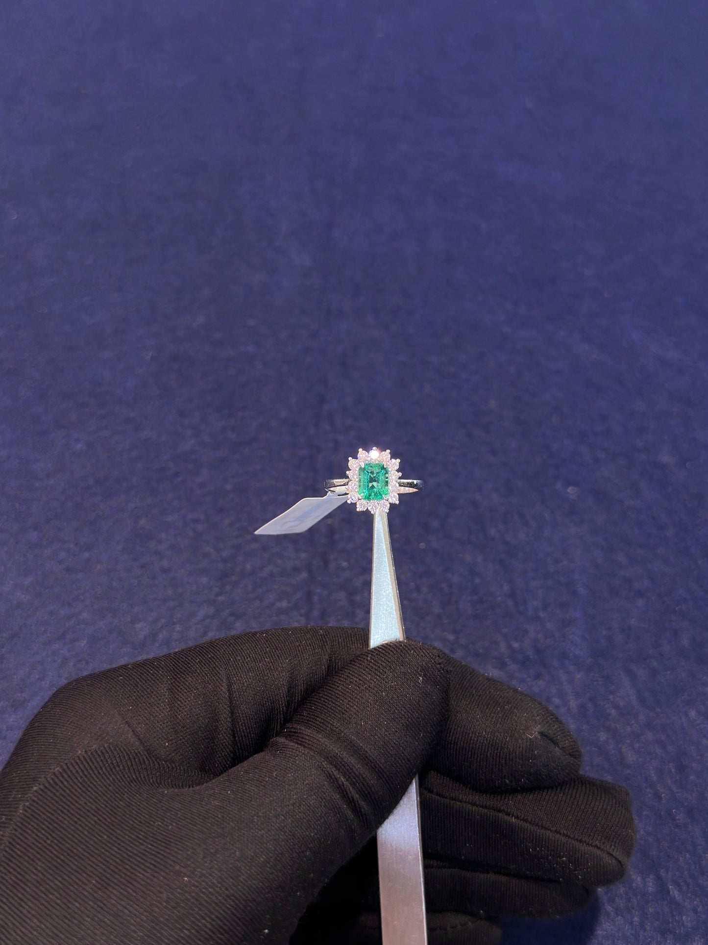Anello Smeraldo Taglio Smeraldo 1,50ct e brillanti 0,45ct certificato IGI