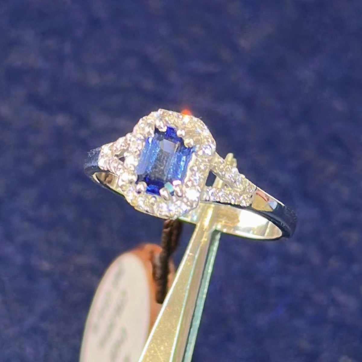 Anello Zaffiro e Brillanti