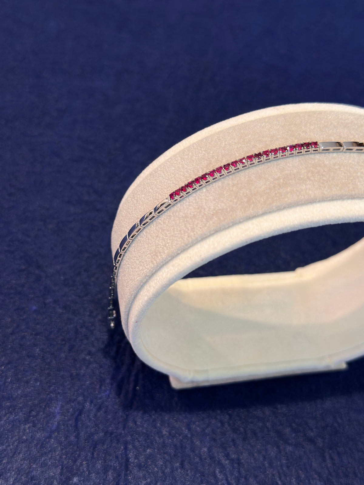 Bracciale Mezzo Tennis con Rubini in Oro Bianco 18 kt