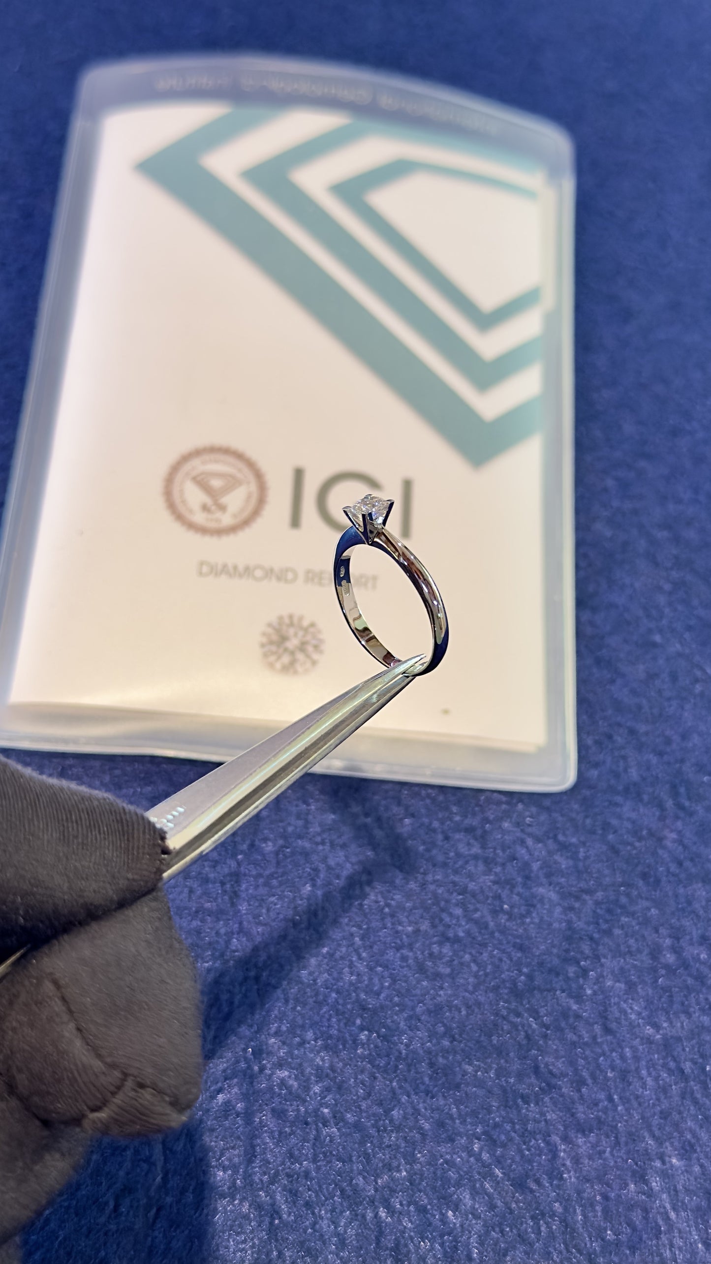 Anello Solitario 0,33 D VVS2 Certificato IGI