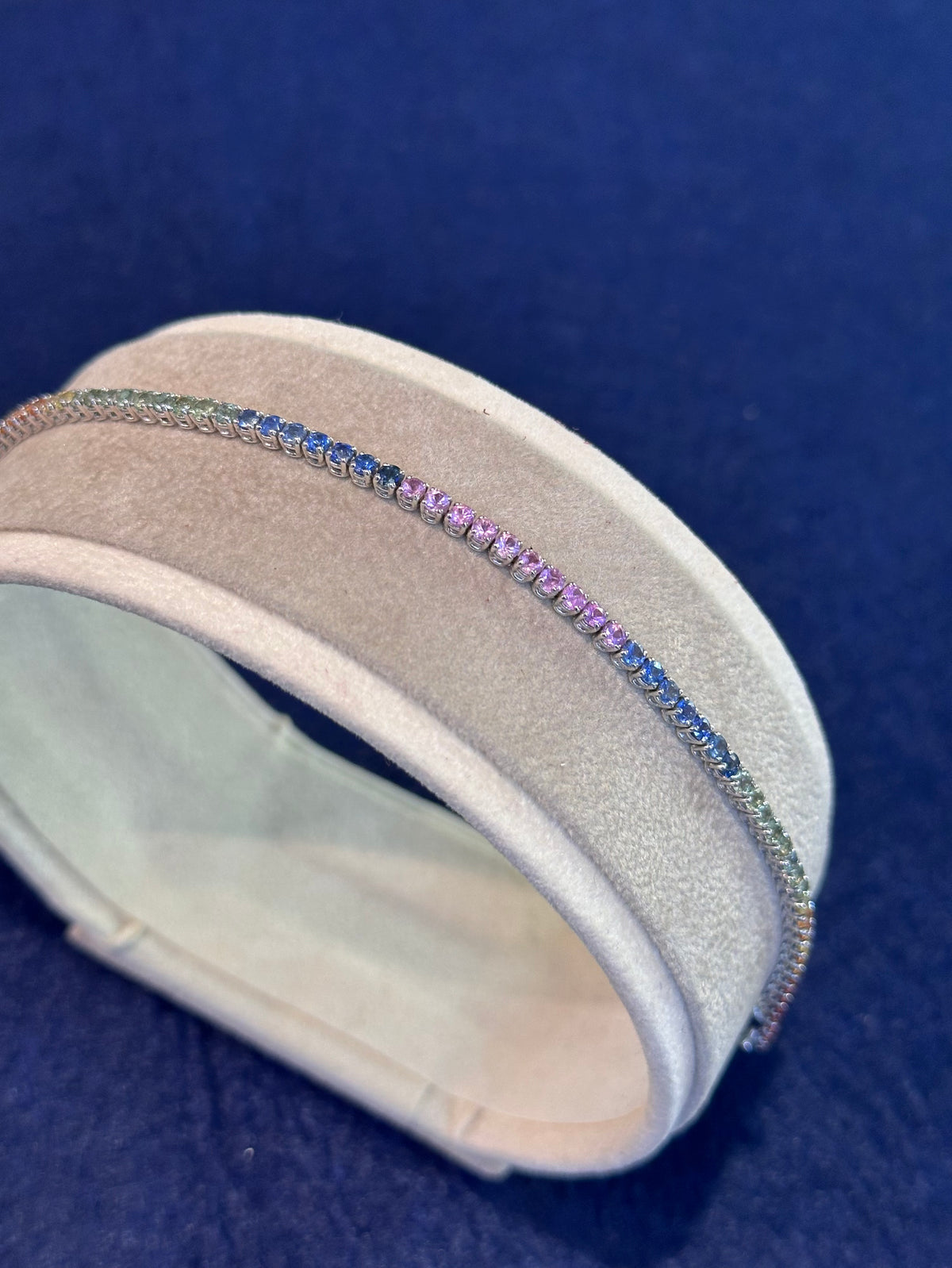 Bracciale Tennis Rainbow con Zaffiri Multicolor in Oro 18 kt