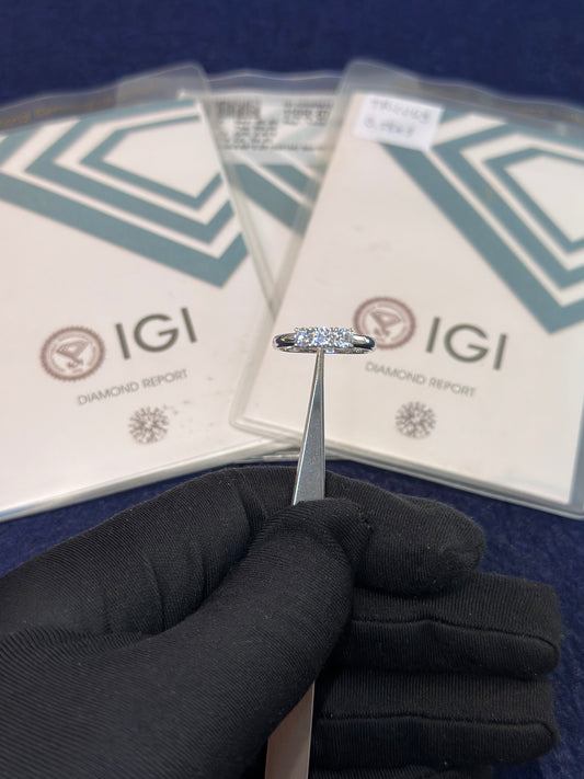 Anello Trilogy Diamanti 0,54ct D VVS2 Certificato IGI