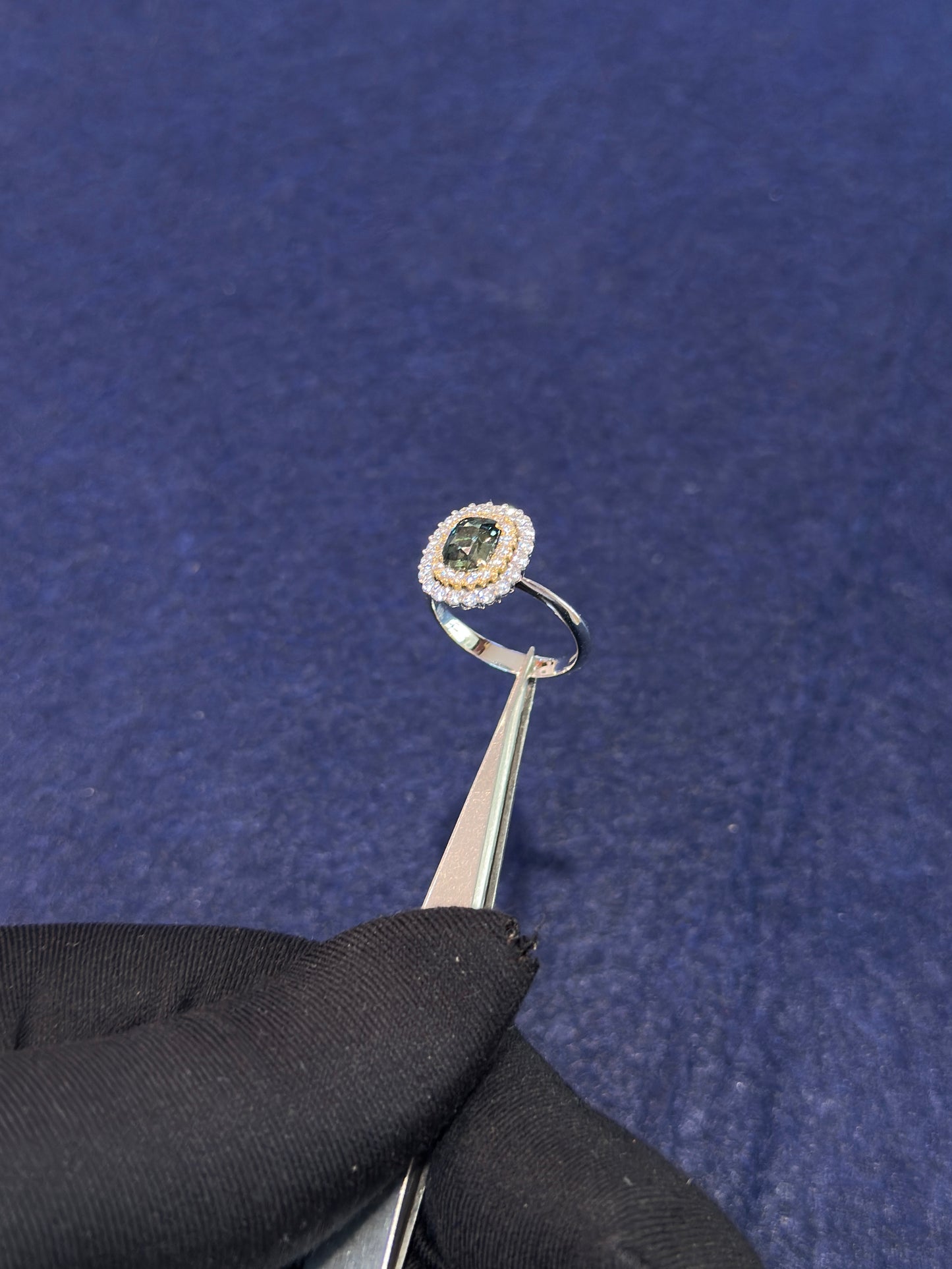 Anello Zaffiro Verde e Brillanti VVS